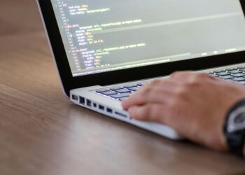 Quản Trị Website: Nghề Thầm Lặng – Nhưng Là Mảnh Ghép Quyết Định Trải Nghiệm Khách Hàng