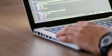 Quản Trị Website: Nghề Thầm Lặng – Nhưng Là Mảnh Ghép Quyết Định Trải Nghiệm Khách Hàng