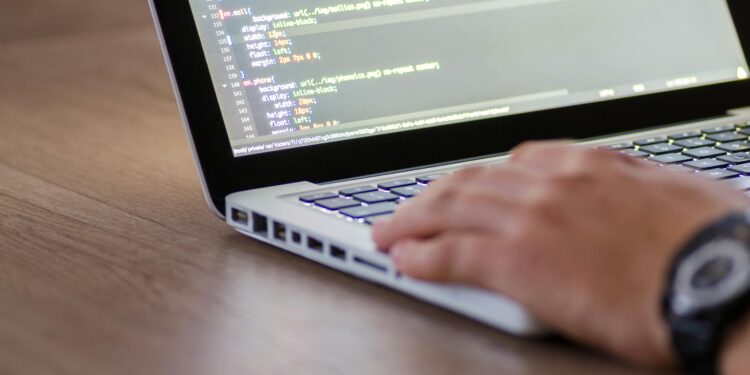 Quản Trị Website: Nghề Thầm Lặng – Nhưng Là Mảnh Ghép Quyết Định Trải Nghiệm Khách Hàng