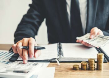 Tăng lương cho nhân viên: Câu chuyện quản trị chi phí và sống sót trong kinh doanh